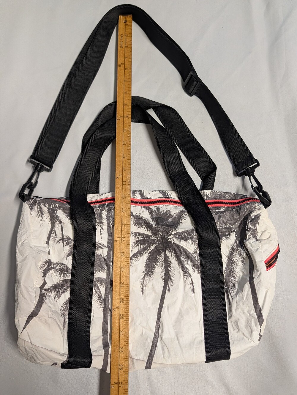 ALOHA Collection Black & White Palm-Print Travel Duffel with Red Trim - Picture 4 of 15